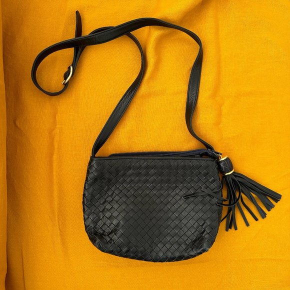 VINTAGE 80s SISO - Woven Leather Adjustable Strap Purse w/ Tassel - Picture 1 of 4